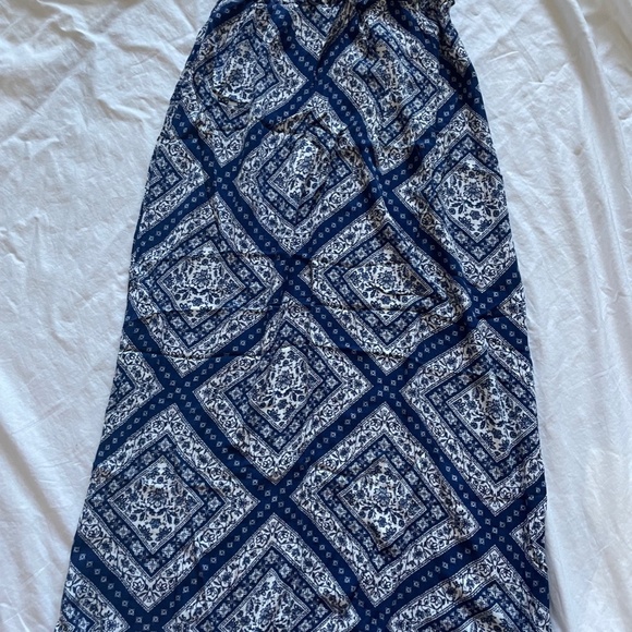 Blue and White Floral Print midi skirt - Picture 6 of 6